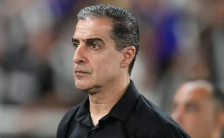 Botafogo: Paiva em dúvida sobre parceiro de ataque para Igor Jesus contra o Internacional
