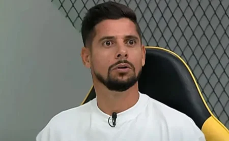 Cicinho critica jogadores e prevê rebaixamento do Vasco