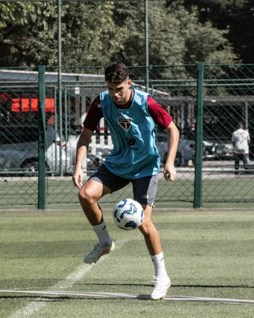 São Paulo: Oscar volta, porém Lucas Moura é poupado no clássico