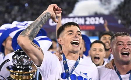 Cruzeiro decide sobre Valentín Gómez: negociação com Vélez Sarsfield indefinida