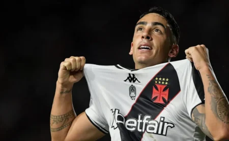Puma Rodríguez freia renovação com o Vasco ao cobrar pendências