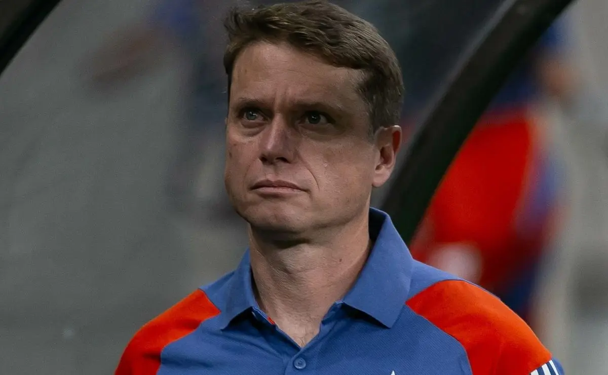 Seabra relembra saída do Cruzeiro no ano anterior e critica custo da decisão