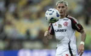 Comunicado do Flamengo sobre renovação de Varela: Entenda os detalhes