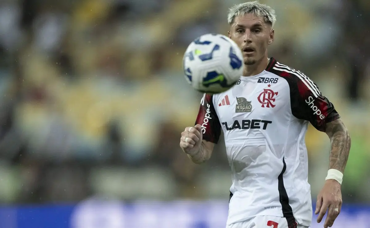 Comunicado do Flamengo sobre renovação de Varela: Entenda os detalhes