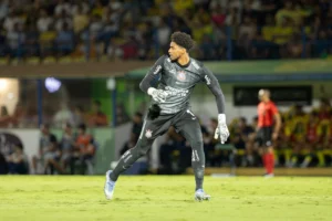 Hugo Souza critica elenco do Corinthians após novo revés: "É preciso repensar o respeito ao clube"