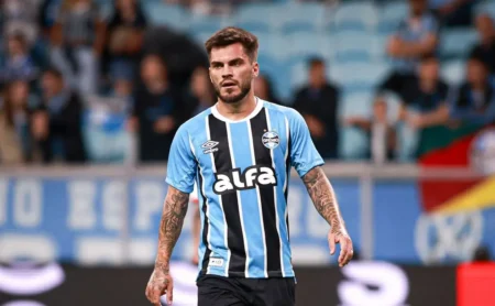 Mano Menezes explica escalação de Nathan Pescador em Grêmio x RB Bragantino: "Não temos como".