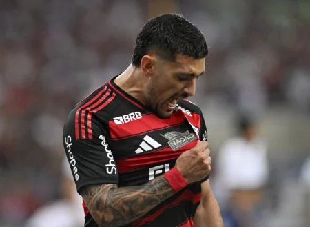 Boto Afirma: Flamengo Foca em Varela e Não Discute Renovação de Rossi, Pedro e Arrascaeta