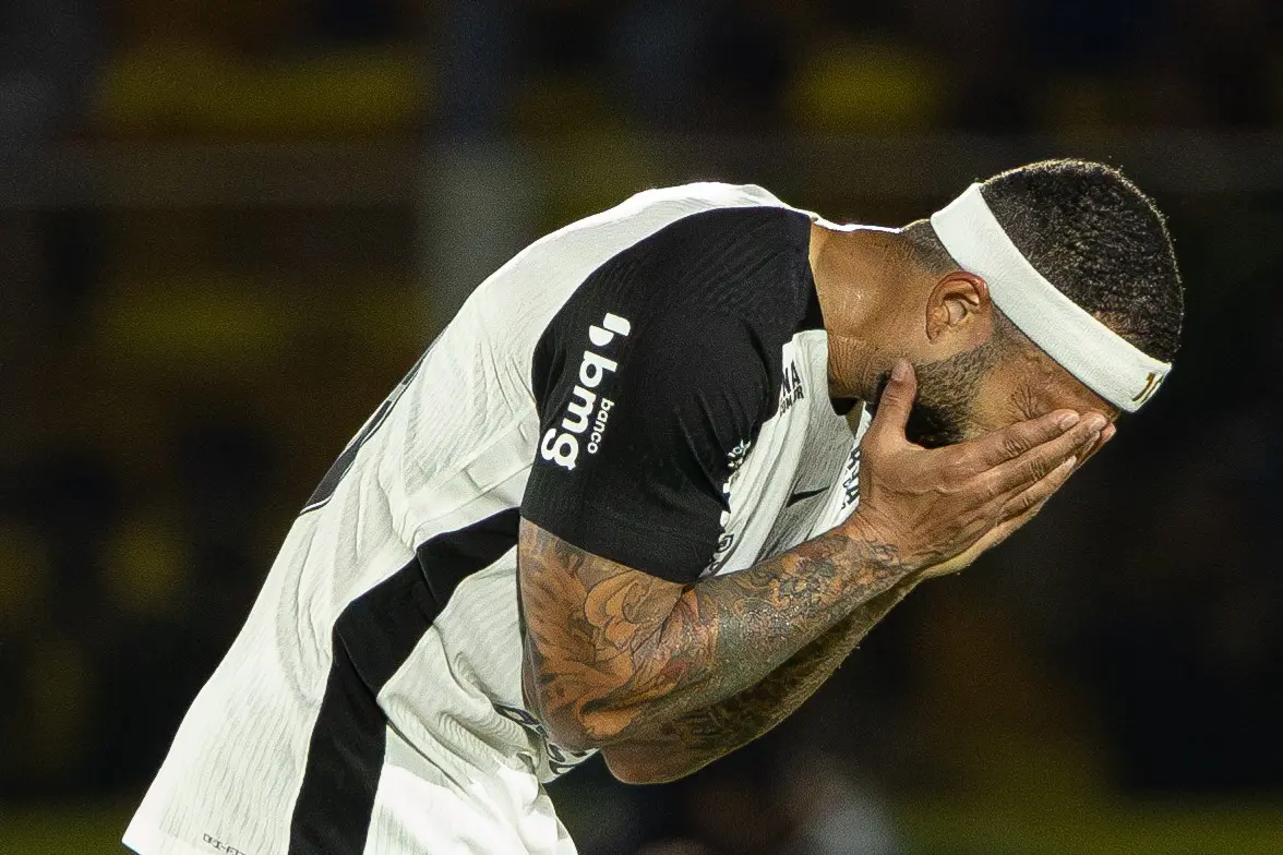 Desmoronamento do Corinthians no Segundo Tempo: Falta de Empenho Defensivo em Evidência