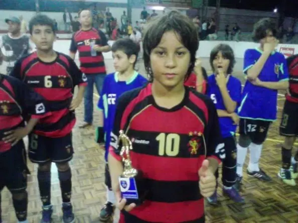 De ídolo no Cruzeiro ao futsal do Sport: Kaio Jorge relembra origens e conquista a família.