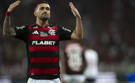 Flamengo adia renovação de Arrascaeta apesar de destaque no Brasileirão e futuro do uruguaio segue incerto