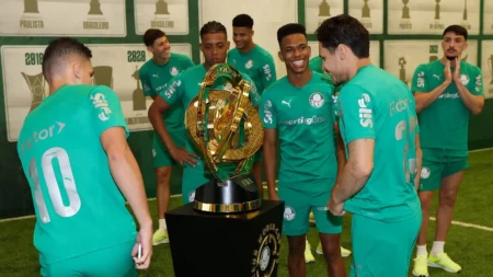 Estêvão, artilheiro do Palmeiras, busca quebrar tabu em seu último clássico antes de se transferir para o Chelsea