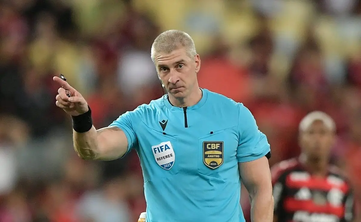 PC Oliveira Analisa Lances Controversos de Daronco em Flamengo e Bahia pelo Brasileirão