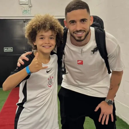 Joia do Corinthians de 11 anos participa de evento e encontra estrelas da Kings League: "Foi muito especial"