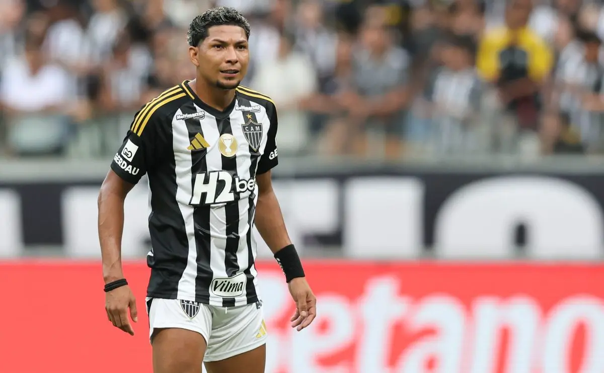 Rony Enfrenta o Fluminense Após Turbulência no Mercado e Desgaste no Palmeiras