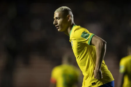 Richarlison Celebra Retorno à Seleção: "586 Dias de Ausência e a Emoção do Retorno"