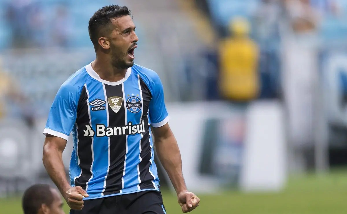 Edílson se manifesta nas redes após o empate do Grêmio com o RB Bragantino