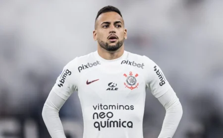 Maycon cobra reação após derrota e critica postura do Corinthians