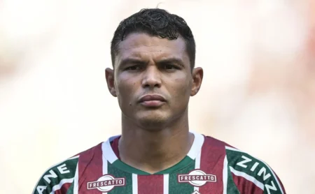 Thiago Silva critica postura do Fluminense após nova derrota e exige mais empenho.