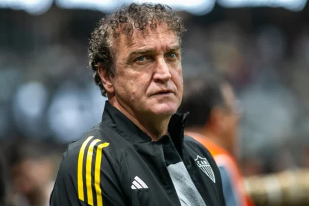 Cuca Destaca Evolução do Atlético-MG e Alerta sobre Reconstrução do Elenco