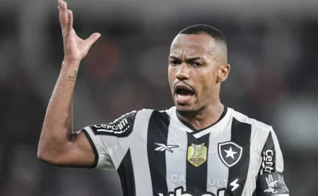 Marlon Freitas Destaque em Botafogo x Internacional: Duas Assistências Celebradas pela Torcida