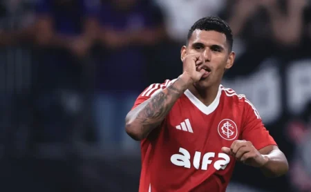 Aguirre em má fase e deslize em derrota para o Botafogo.