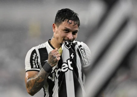 Artur Visita "Final" da Libertadores e Celebra Goleada do Botafogo: "O Trabalho Se Torna Mais Leve"