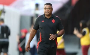 Críticas a Roger Machado por time reserva do Internacional no Brasileirão