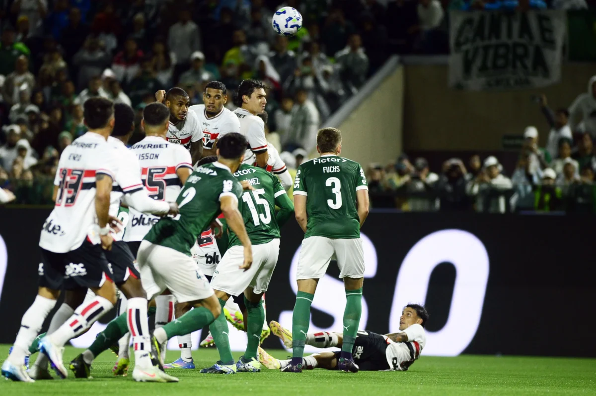 São Paulo falha em clássico, invencibilidade termina