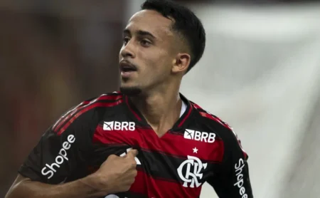 Matheus Gonçalves perto da saída do Flamengo: Atlético-MG se junta à disputa