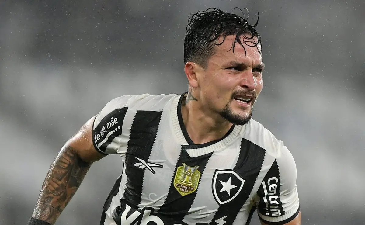 Artur Celebra Goleada, Mas Demonstra Cautela com a Libertadores