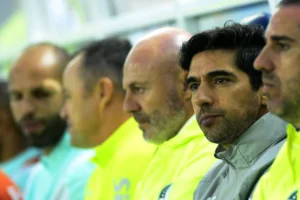 Palmeiras: Renovação de Abel Ferreira em andamento com previsão pós-Copa de Clubes.