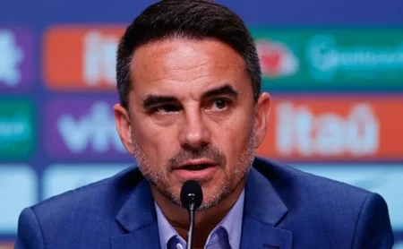 Pedrinho busca Rodrigo Caetano para substituir Marcelo Sant'Ana e impulsionar o Vasco