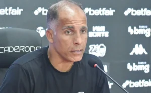 Desempenho de Felipe no Vasco: Eficiência de 8,32% como técnico interino