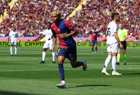Yamal alfineta Bellingham após vitória no clássico: "Aproveite a foto!"