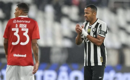 Destaque de Marlon Freitas na vitória do Botafogo sobre o Internacional