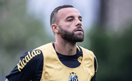 Guilherme, sob críticas no Santos, considera deixar o clube, diz jornalista