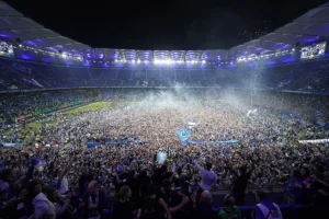Tumulto em jogo do Hamburgo: 25 feridos e um em estado grave após invasão de campo