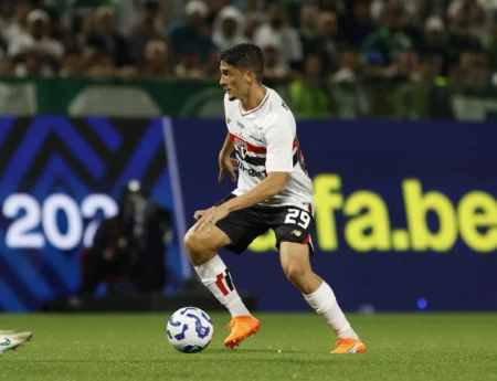 Pablo Maia comemora volta ao São Paulo depois de se recuperar de lesão: "Feliz em estar de volta"