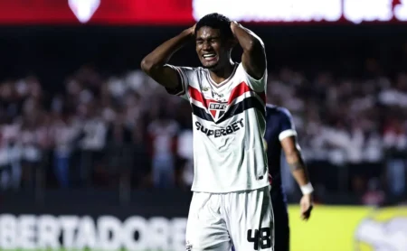 Lucas Ferreira Alcança 8 Jogos no Brasileirão e Projeta Renovação com o São Paulo Até 2029