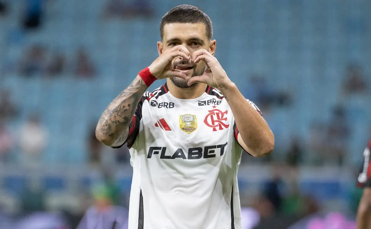 Flamengo adia renovação de Arrascaeta e foca em Varela, Rossi e Pedro