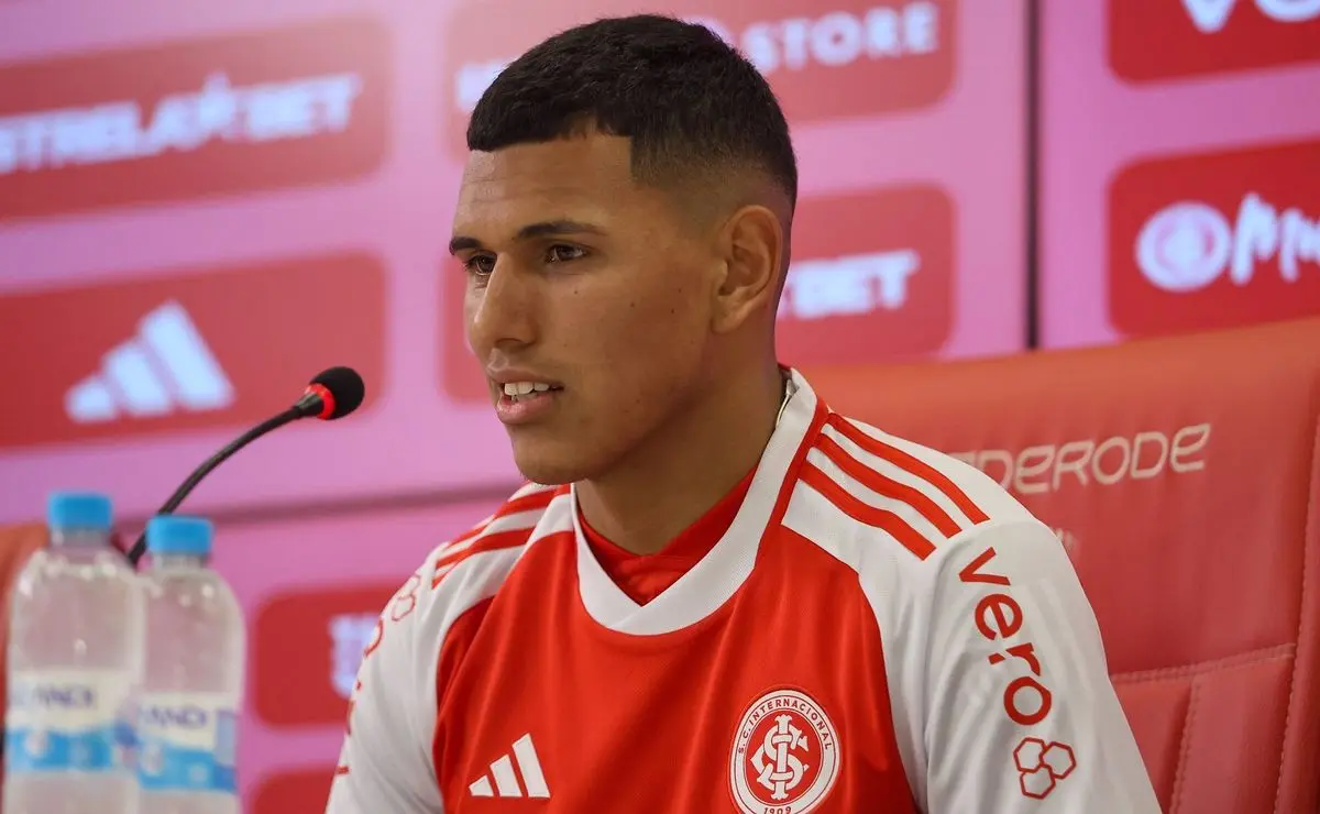 Aguirre Expõe Detalhes dos Bastidores do Internacional e Estratégia para Superar Desafios na Libertadores