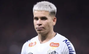 Soteldo: Jejum de Gols Supera 200 Dias e Busca Reabilitação no Santos Diante do Ceará