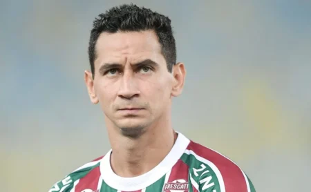 Renato Gaúcho explica ausência de Ganso por receio do campo sintético no jogo contra o Atlético-MG