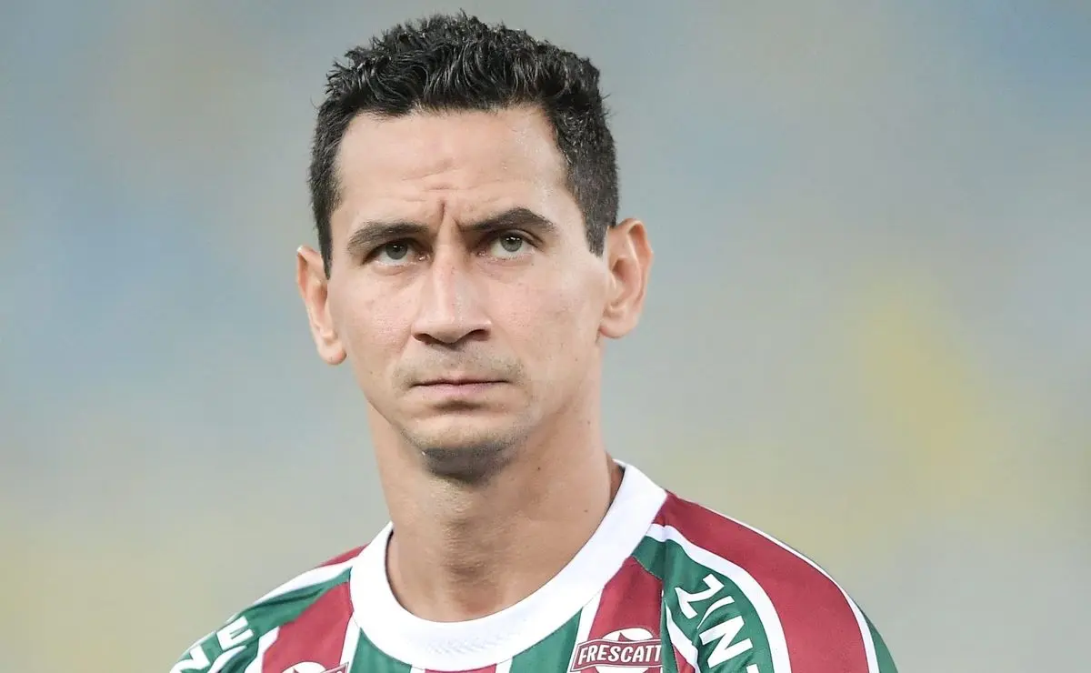 Renato Gaúcho explica ausência de Ganso por receio do campo sintético no jogo contra o Atlético-MG