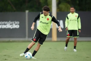 Desfalques do Vasco: Payet, Lemos e Lucas Freitas ausentes na estreia de Diniz.