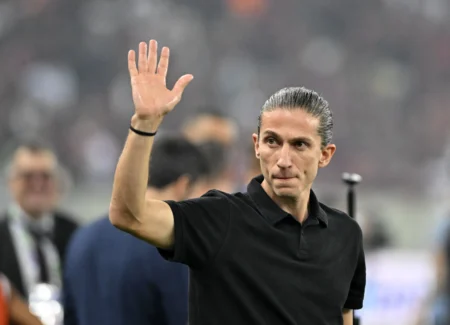 Filipe Luís exalta união após vitória do Flamengo sobre o Bahia: "Este grupo é campeão"