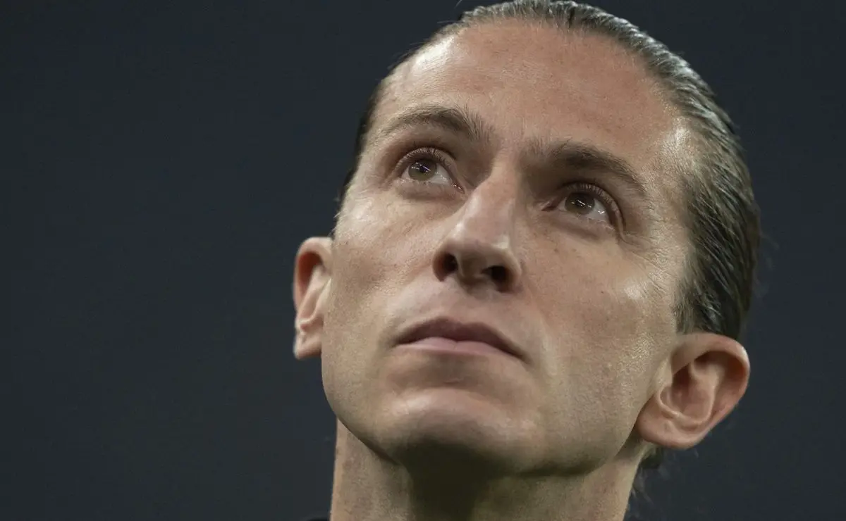 Filipe Luís analisa opções no Flamengo para jogo contra a LDU pela Libertadores sem Pulgar e Allan