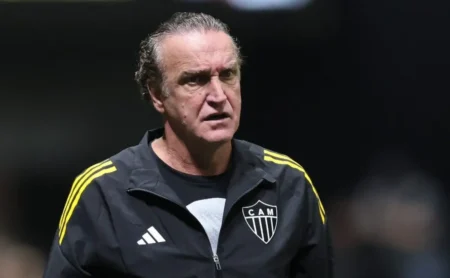 Cuca barra volante vascaíno e Jair segue no Vasco