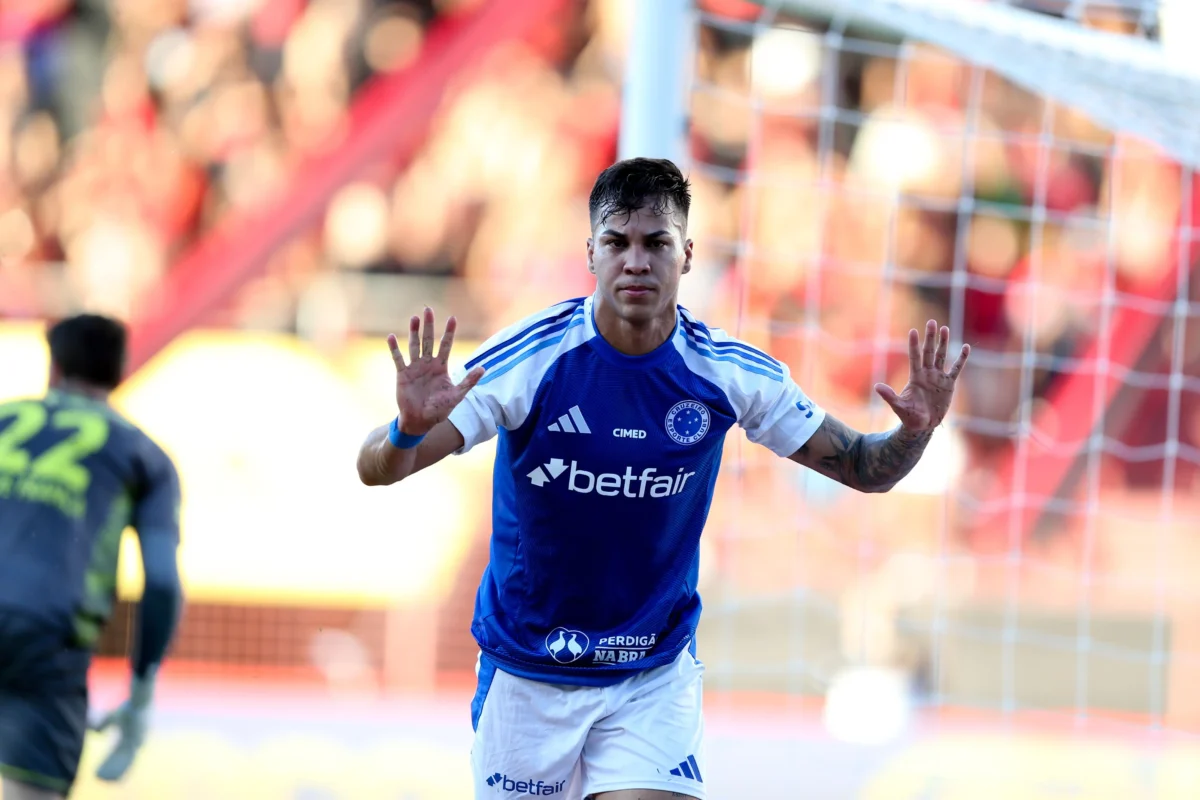 Kaio Jorge quita dívida com Gabigol no Cruzeiro e soma R$ 4.200 em Pix para garçons