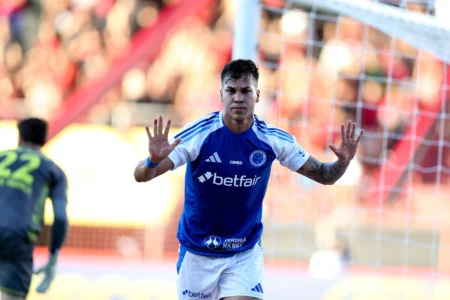 Kaio Jorge quita dívida com Gabigol no Cruzeiro e soma R$ 4.200 em Pix para garçons